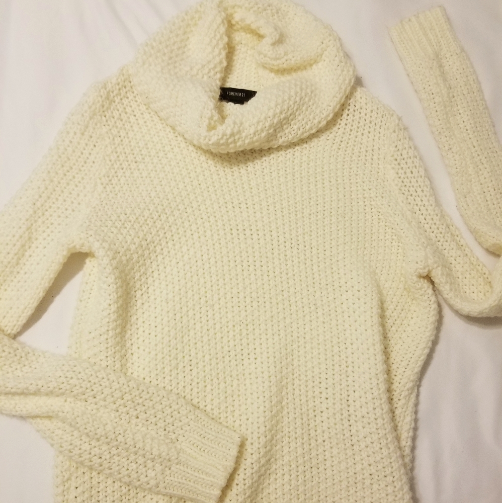 Oversized knitted sweater